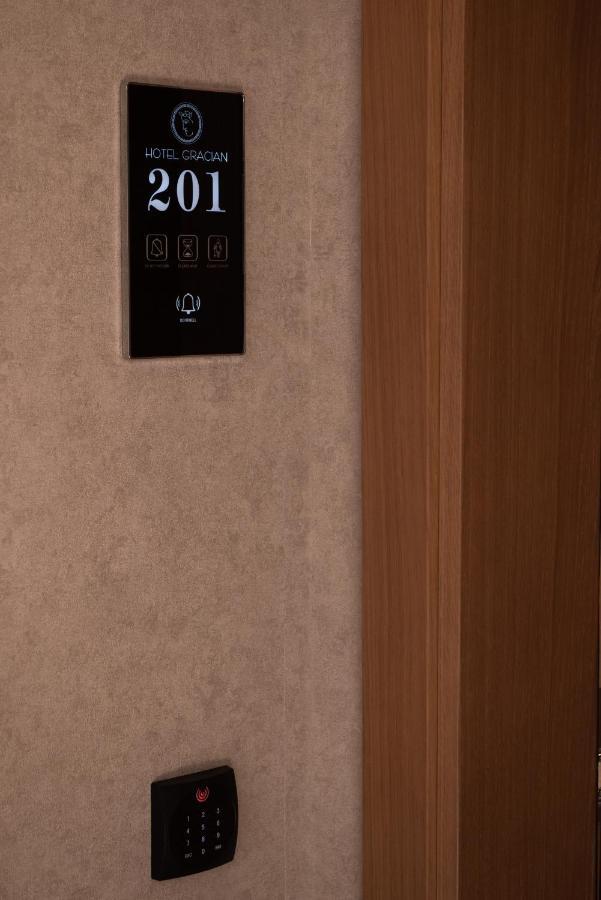 Hotel Gracian 斯雷姆斯卡米特罗维察 外观 照片