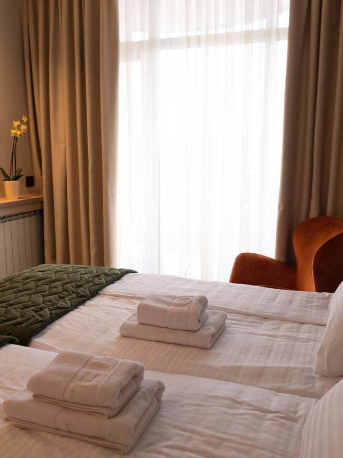 Hotel Gracian 斯雷姆斯卡米特罗维察 外观 照片